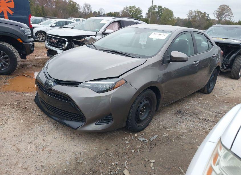Photo 2 of 2019 Toyota Corolla LE (VIN 2T1BURHE4KC215066)