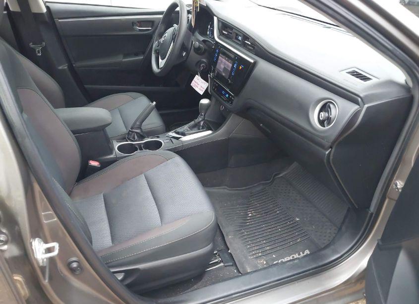 Photo 5 of 2019 Toyota Corolla LE (VIN 2T1BURHE4KC215066)