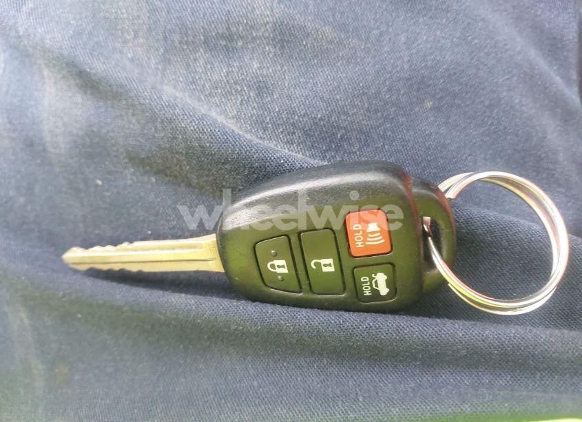 Photo 11 of 2019 Toyota Corolla LE (VIN 2T1BURHE4KC228304)