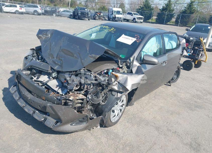 Photo 2 of 2019 Toyota Corolla LE (VIN 2T1BURHE4KC228304)