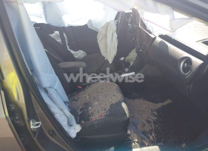 Photo 5 of 2019 Toyota Corolla LE (VIN 2T1BURHE4KC228304)