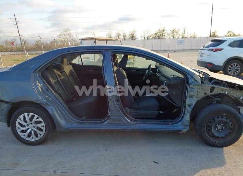 Photo 13 of 2019 Toyota Corolla LE (VIN 2T1BURHE4KC228674)