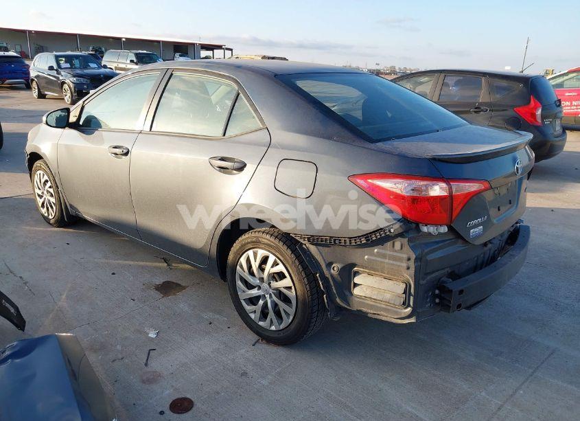 Photo 3 of 2019 Toyota Corolla LE (VIN 2T1BURHE4KC228674)