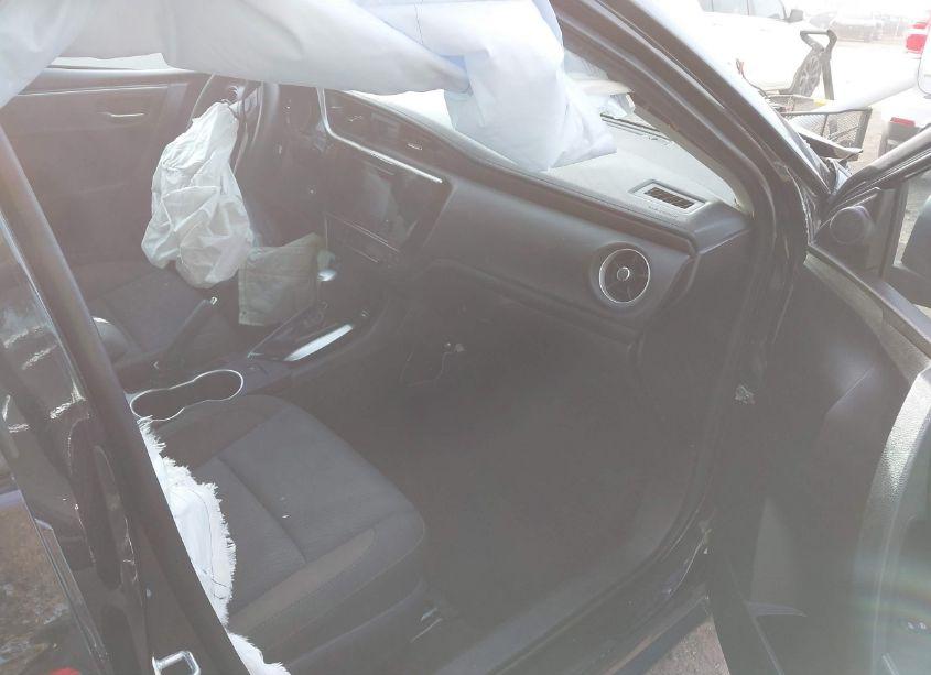 Photo 5 of 2019 Toyota Corolla LE (VIN 2T1BURHE4KC236113)