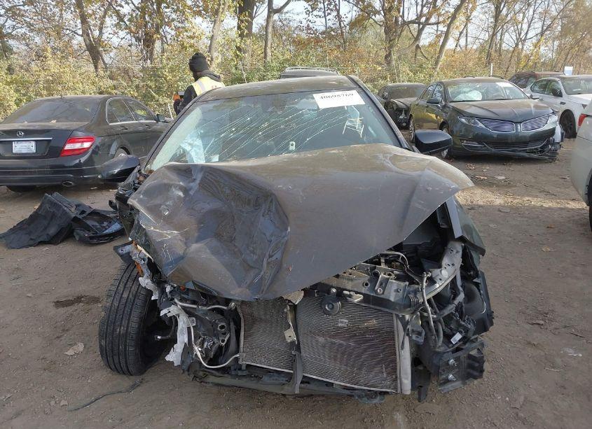 Photo 6 of 2019 Toyota Corolla LE (VIN 2T1BURHE4KC236113)