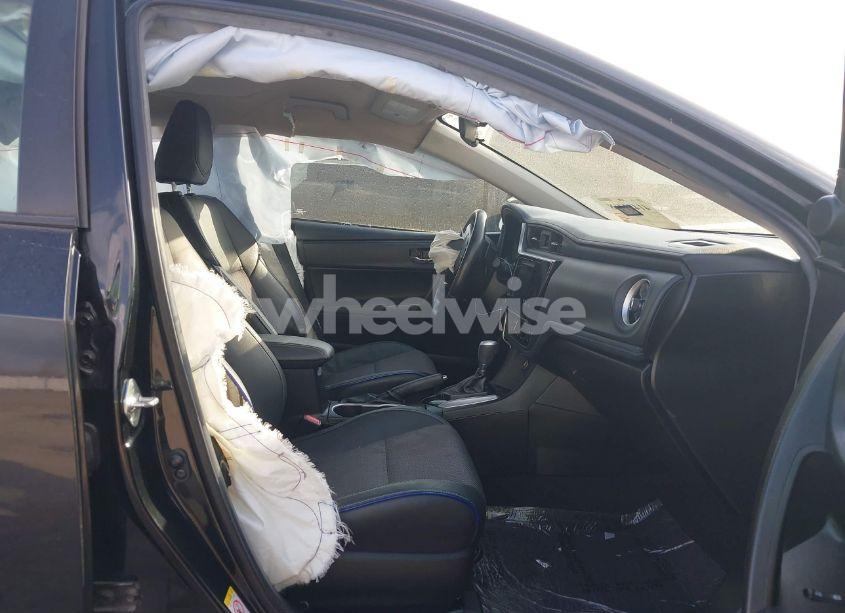 Photo 5 of 2019 Toyota Corolla SE (VIN 2T1BURHE4KC240520)