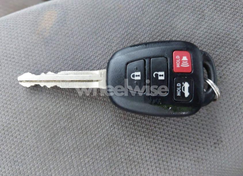 Photo 11 of 2015 Toyota Corolla LE (VIN 2T1BURHE5FC321743)