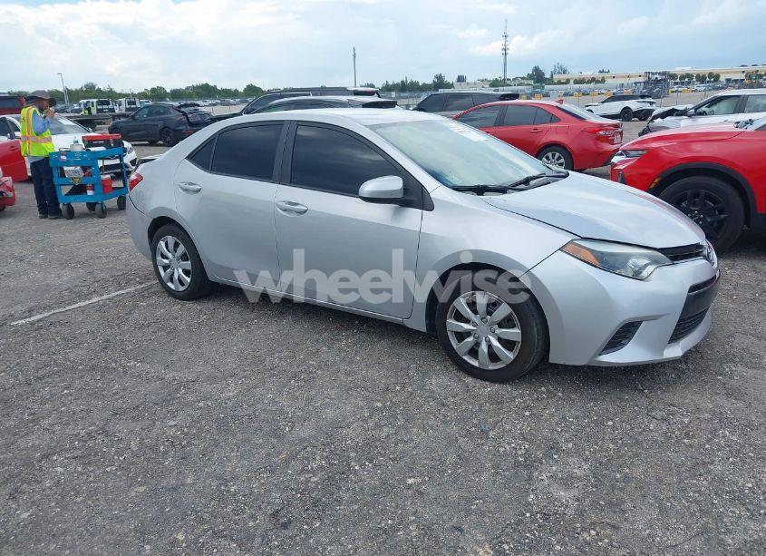 2015 Toyota Corolla LE (VIN 2T1BURHE5FC385667) main photo