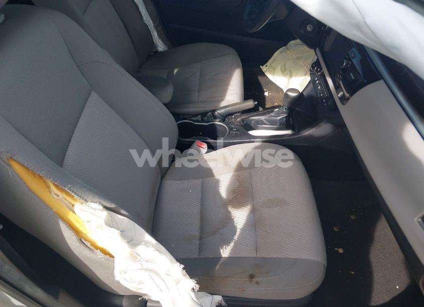 Photo 5 of 2015 Toyota Corolla LE (VIN 2T1BURHE5FC408073)