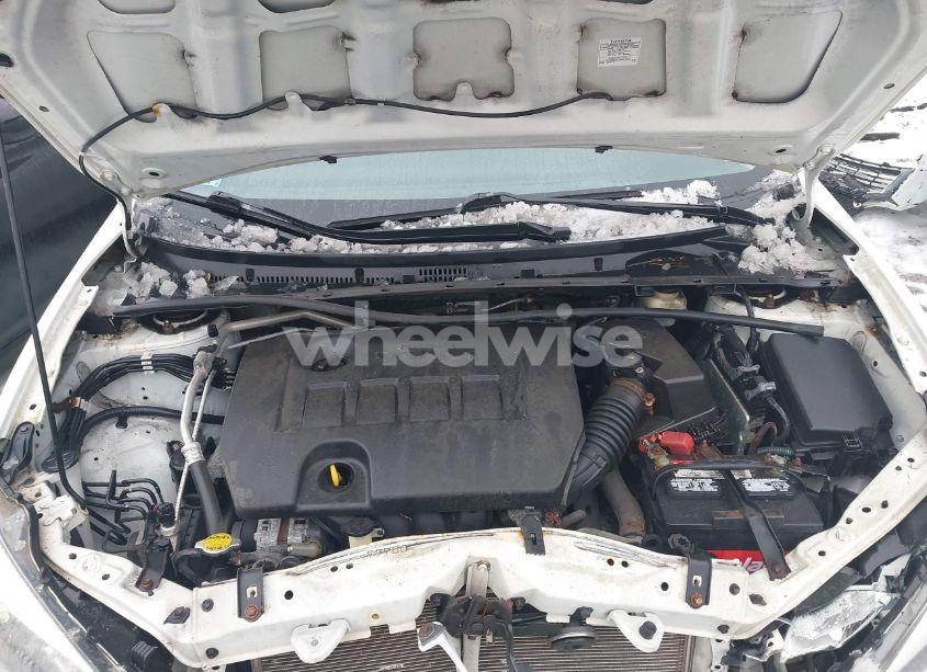 Photo 10 of 2015 Toyota Corolla LE (VIN 2T1BURHE5FC447102)