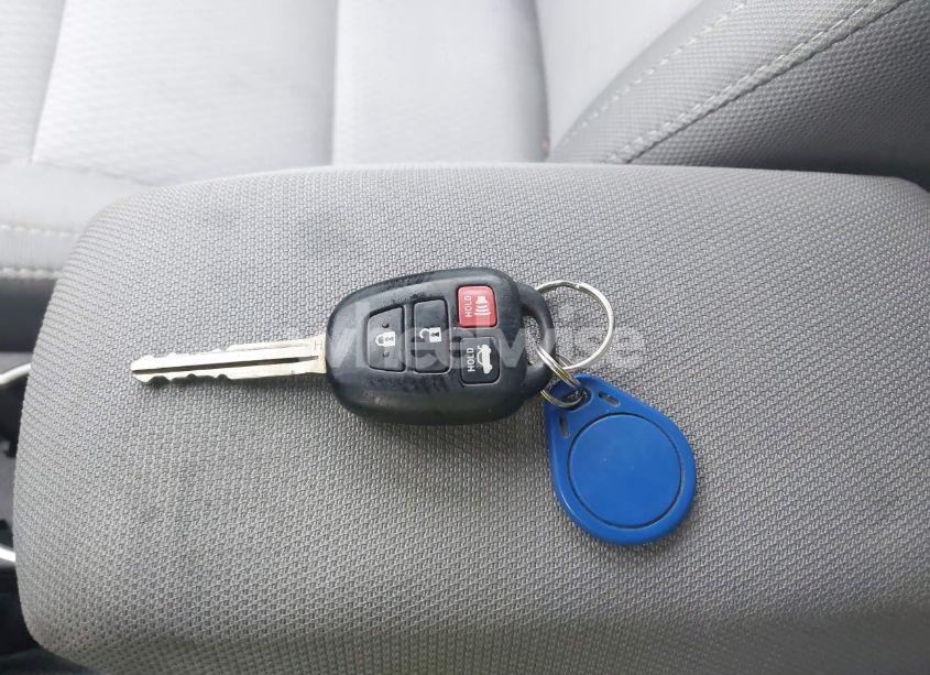 Photo 11 of 2015 Toyota Corolla LE (VIN 2T1BURHE5FC447102)