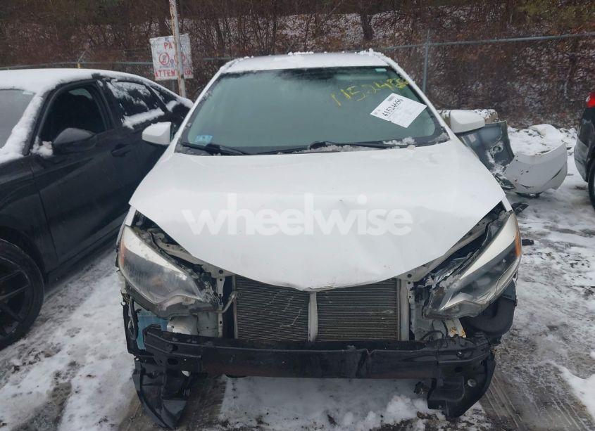 Photo 13 of 2015 Toyota Corolla LE (VIN 2T1BURHE5FC447102)