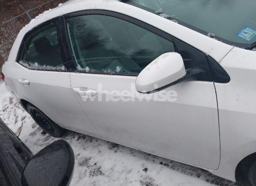 Photo 14 of 2015 Toyota Corolla LE (VIN 2T1BURHE5FC447102)