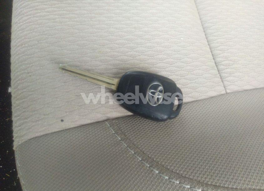 Photo 11 of 2015 Toyota Corolla LE (VIN 2T1BURHE5FC461789)