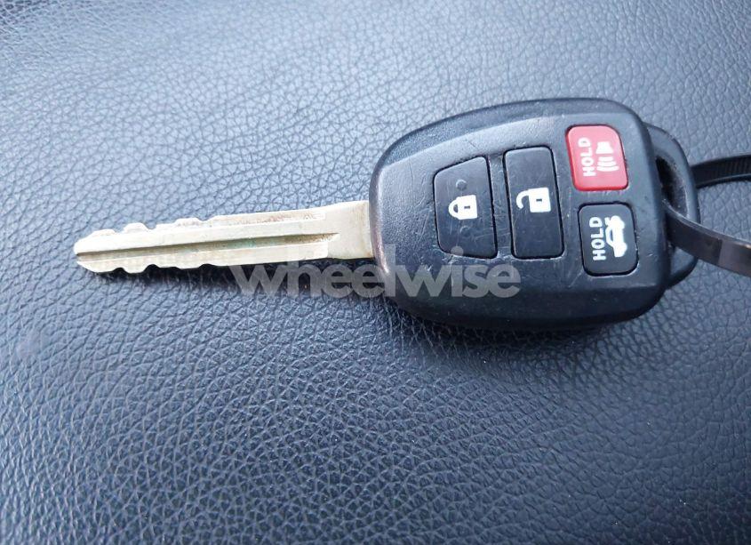 Photo 11 of 2016 Toyota Corolla LE (VIN 2T1BURHE5GC641047)