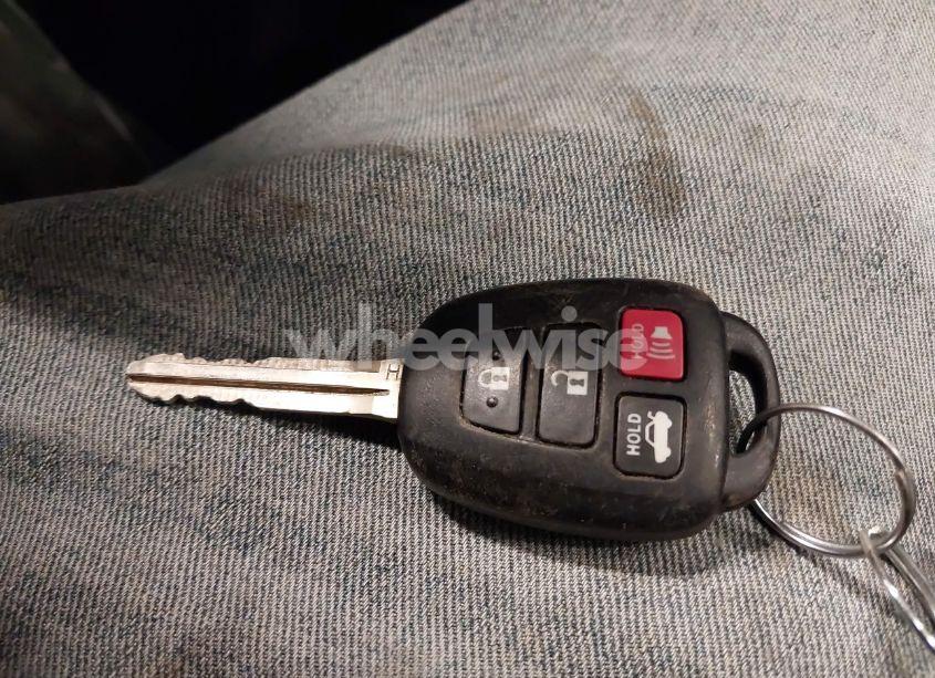 Photo 11 of 2016 Toyota Corolla LE (VIN 2T1BURHE5GC653473)