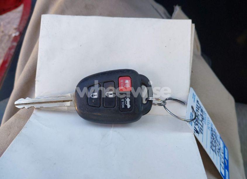 Photo 11 of 2016 Toyota Corolla LE (VIN 2T1BURHE5GC684772)