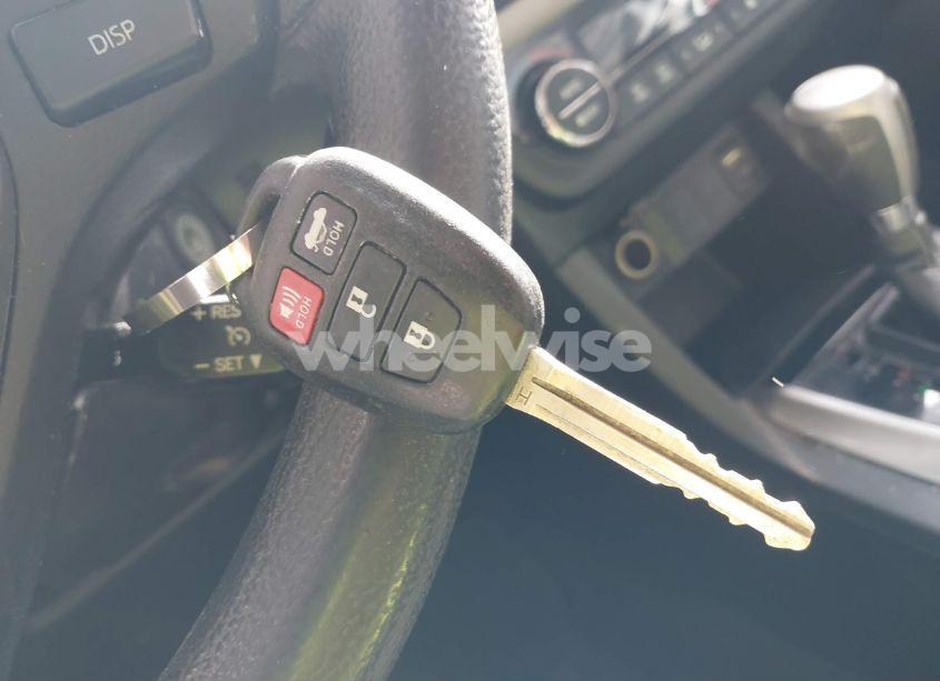 Photo 11 of 2016 Toyota Corolla LE (VIN 2T1BURHE5GC729984)