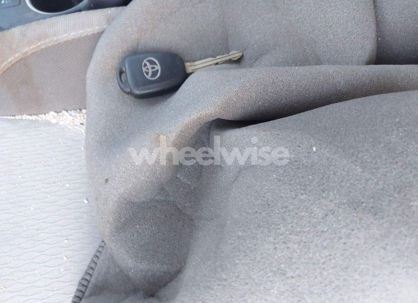 Photo 11 of 2017 Toyota Corolla LE (VIN 2T1BURHE5HC769757)