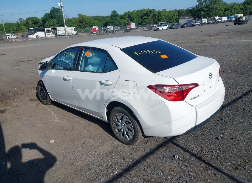 Photo 3 of 2017 Toyota Corolla LE (VIN 2T1BURHE5HC769757)