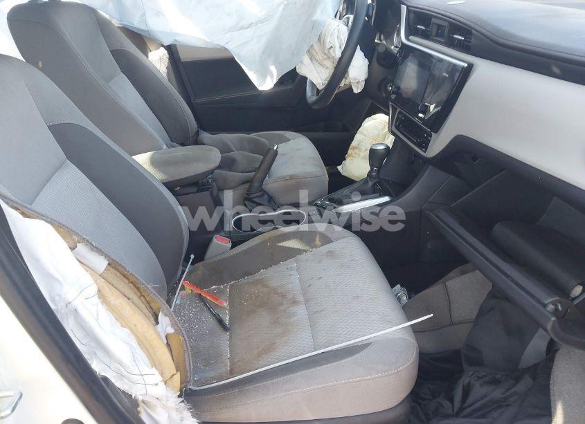 Photo 5 of 2017 Toyota Corolla LE (VIN 2T1BURHE5HC769757)