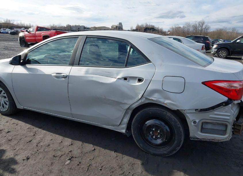 Photo 6 of 2017 Toyota Corolla LE (VIN 2T1BURHE5HC770262)