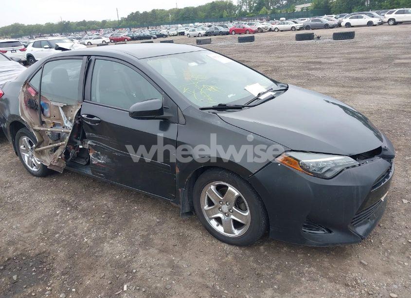 2017 Toyota Corolla LE (VIN 2T1BURHE5HC804801) main photo