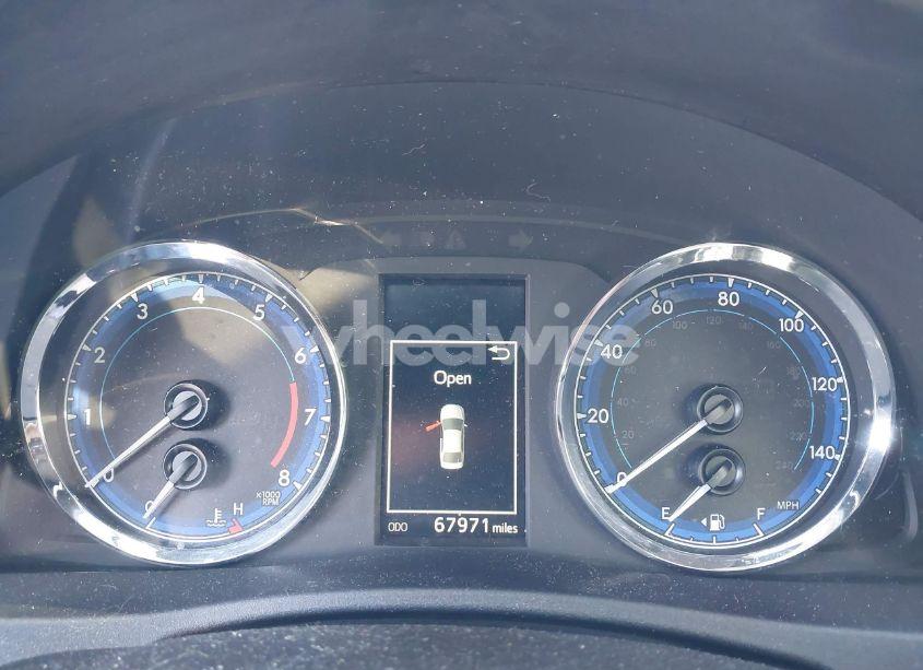 Photo 14 of 2017 Toyota Corolla SE (VIN 2T1BURHE5HC817337)