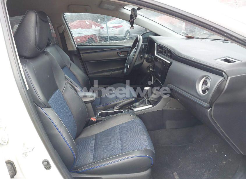 Photo 5 of 2017 Toyota Corolla SE (VIN 2T1BURHE5HC820982)