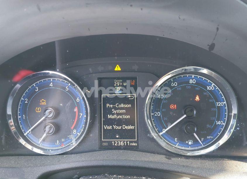 Photo 7 of 2017 Toyota Corolla SE (VIN 2T1BURHE5HC851701)