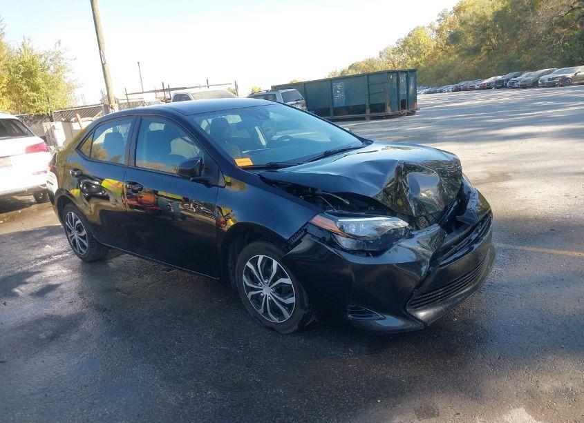 2017 Toyota Corolla LE (VIN 2T1BURHE5HC864481) main photo