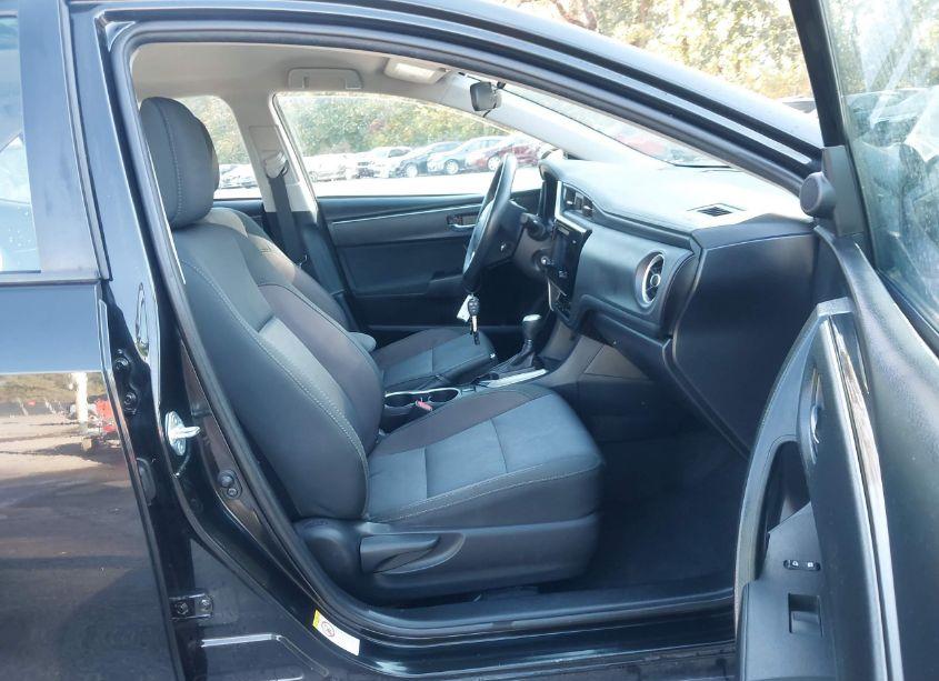 Photo 5 of 2017 Toyota Corolla LE (VIN 2T1BURHE5HC864481)