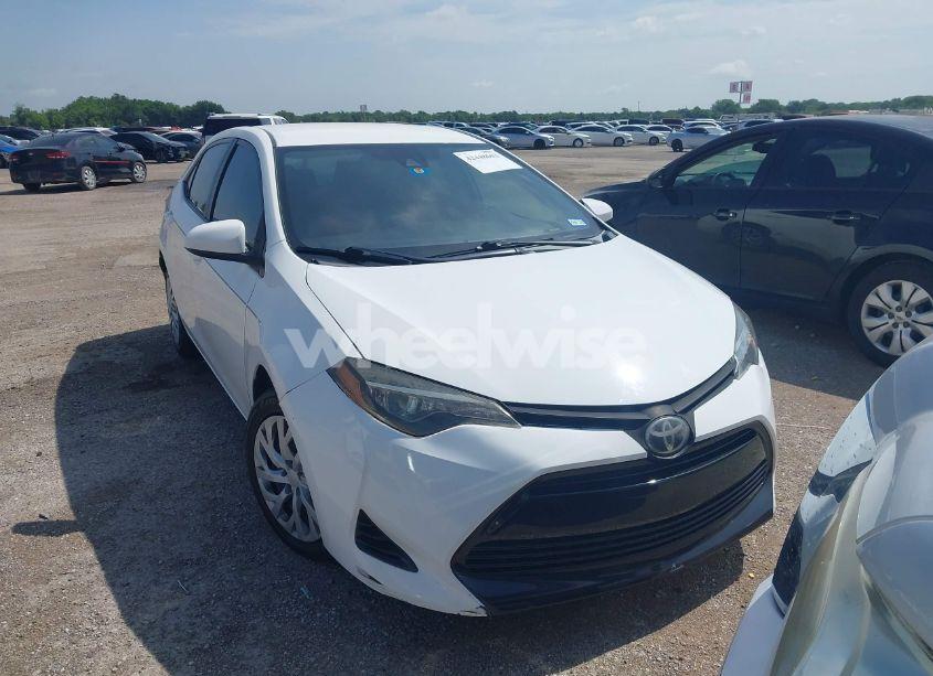 2017 Toyota Corolla LE (VIN 2T1BURHE5HC893804) main photo