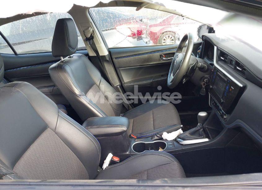 Photo 5 of 2017 Toyota Corolla SE (VIN 2T1BURHE5HC927658)