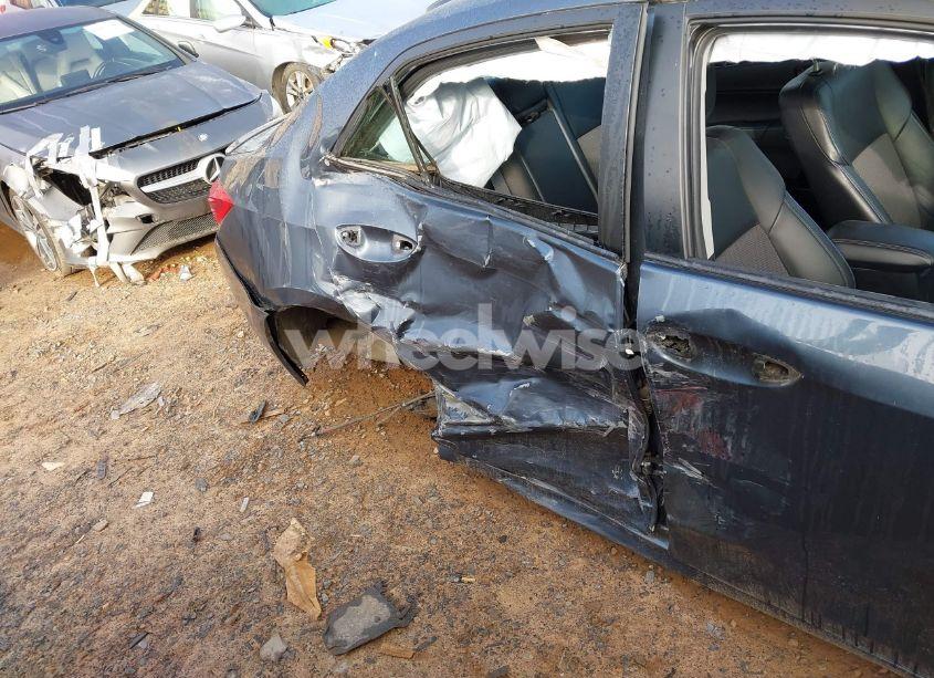 Photo 6 of 2017 Toyota Corolla SE (VIN 2T1BURHE5HC927658)