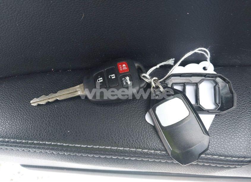 Photo 11 of 2017 Toyota Corolla SE (VIN 2T1BURHE5HC961776)