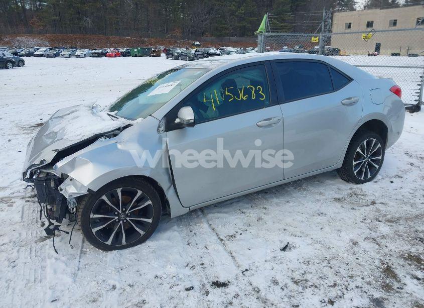 Photo 2 of 2017 Toyota Corolla SE (VIN 2T1BURHE5HC961776)