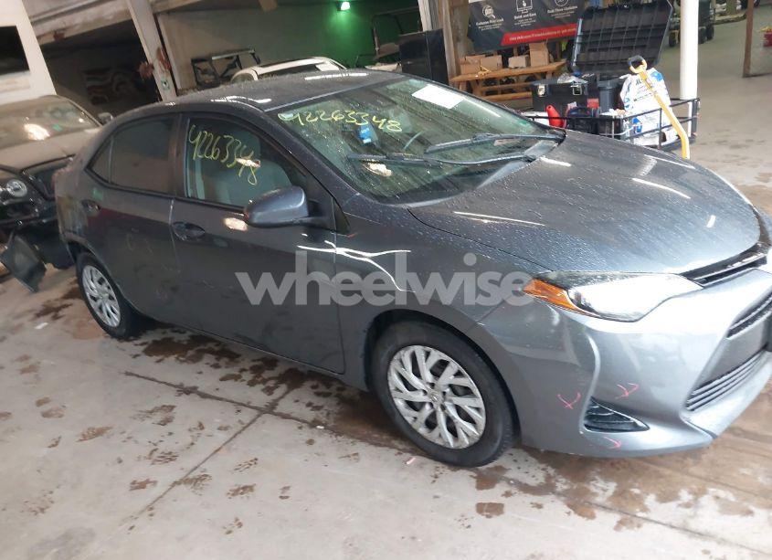 2017 Toyota Corolla LE (VIN 2T1BURHE5HC963270) main photo