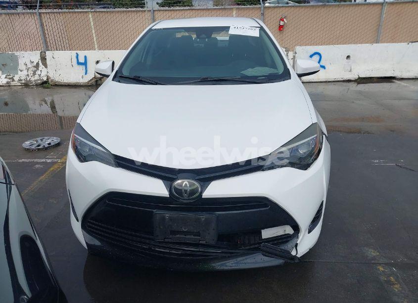Photo 12 of 2018 Toyota Corolla LE (VIN 2T1BURHE5JC003906)