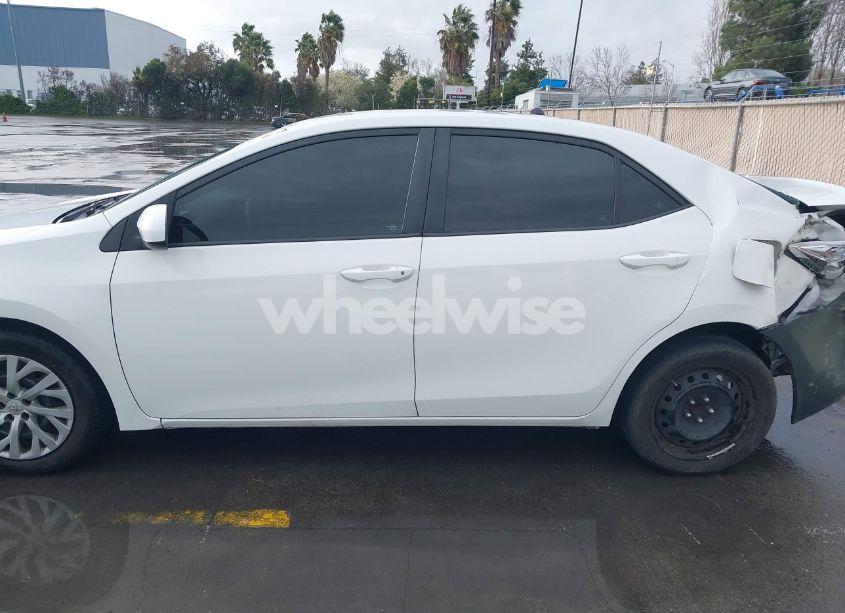 Photo 14 of 2018 Toyota Corolla LE (VIN 2T1BURHE5JC003906)