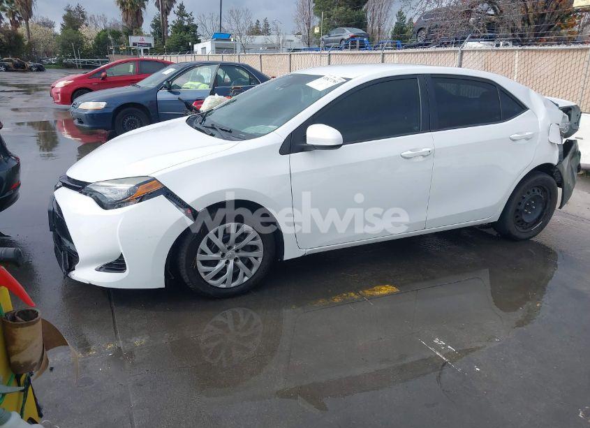 Photo 2 of 2018 Toyota Corolla LE (VIN 2T1BURHE5JC003906)