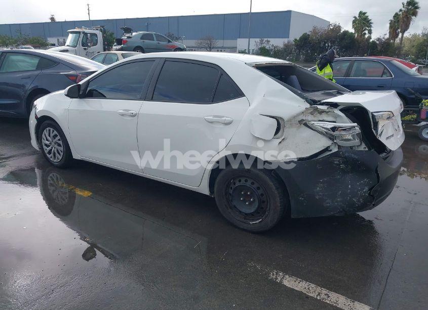 Photo 3 of 2018 Toyota Corolla LE (VIN 2T1BURHE5JC003906)