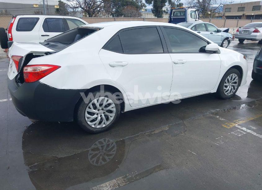 Photo 4 of 2018 Toyota Corolla LE (VIN 2T1BURHE5JC003906)
