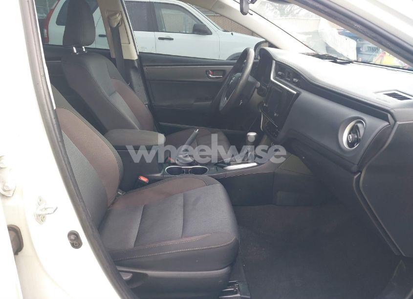 Photo 5 of 2018 Toyota Corolla LE (VIN 2T1BURHE5JC003906)