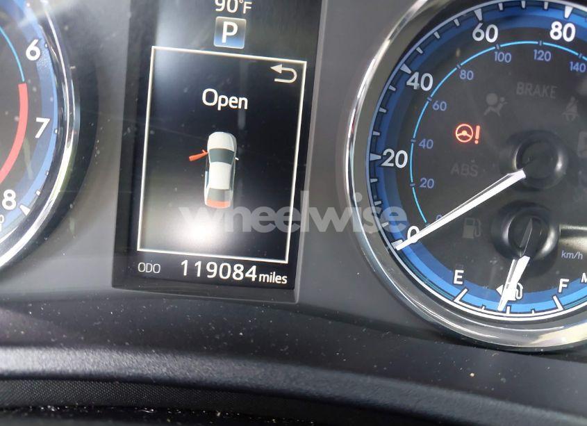 Photo 15 of 2018 Toyota Corolla SE (VIN 2T1BURHE5JC004022)