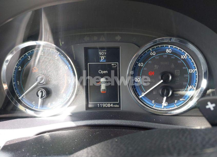 Photo 7 of 2018 Toyota Corolla SE (VIN 2T1BURHE5JC004022)