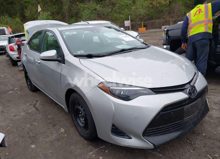 2018 Toyota Corolla LE (VIN 2T1BURHE5JC007745) main photo
