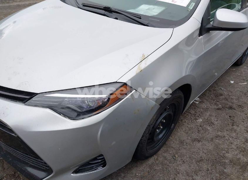 Photo 17 of 2018 Toyota Corolla LE (VIN 2T1BURHE5JC007745)