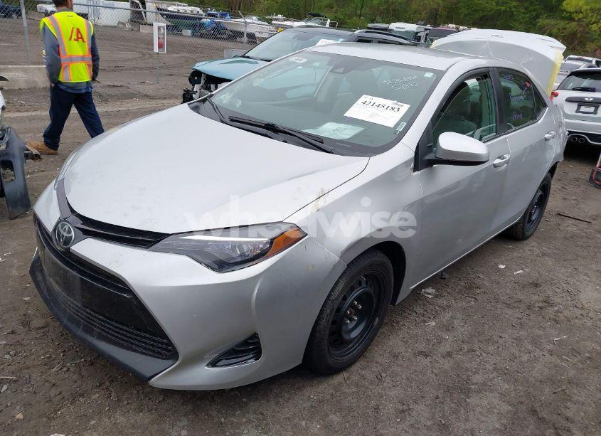 Photo 2 of 2018 Toyota Corolla LE (VIN 2T1BURHE5JC007745)