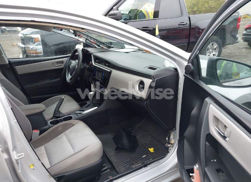 Photo 5 of 2018 Toyota Corolla LE (VIN 2T1BURHE5JC007745)